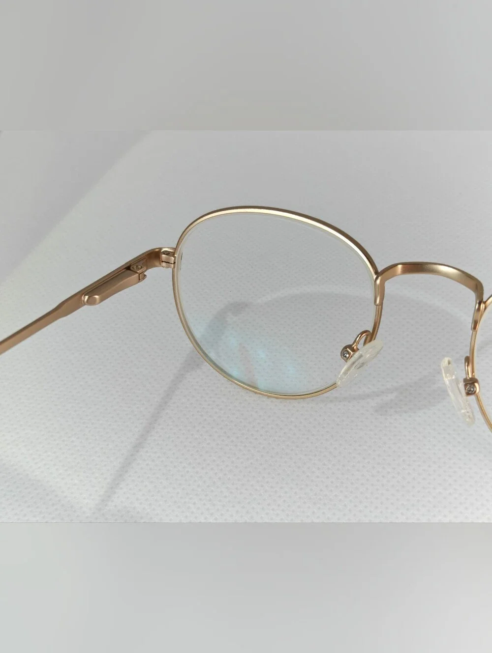 Belleville. Gold Metal Round. Eyeglasses - Classic Frame.